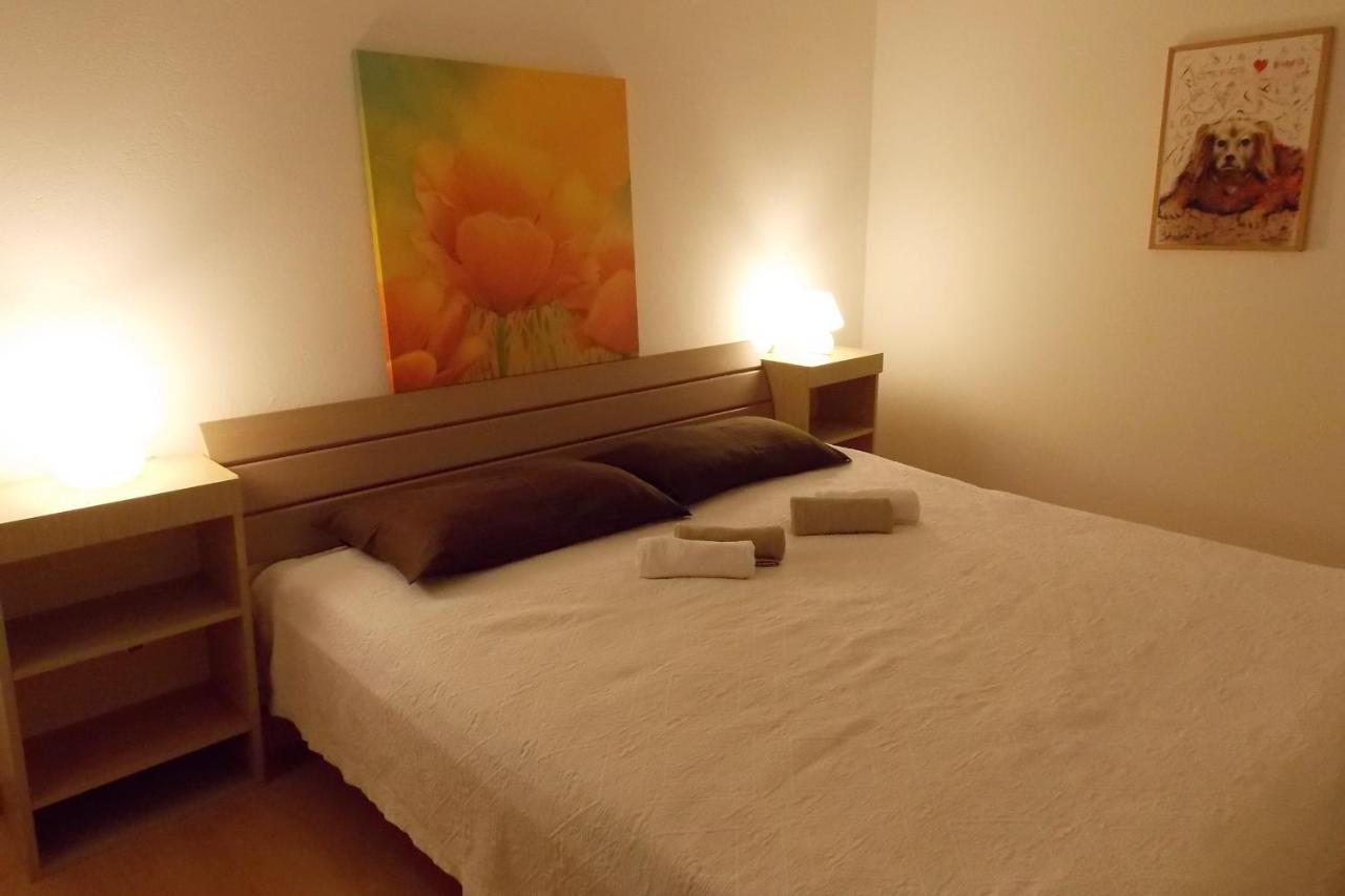 Apartments With A Parking Space Vrbnik, Krk - 429 المظهر الخارجي الصورة