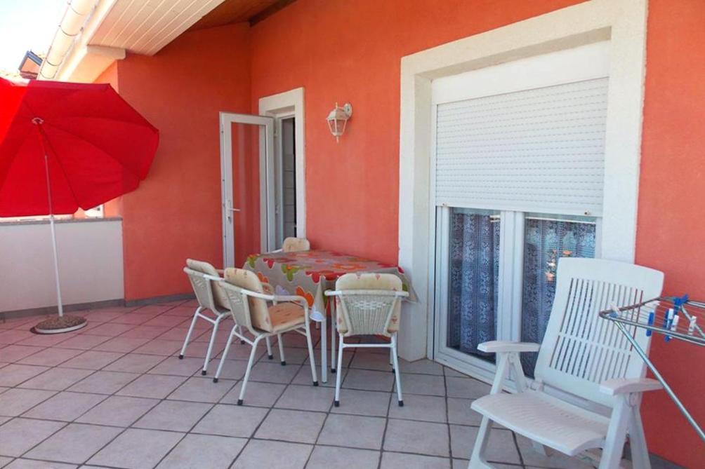 Apartments With A Parking Space Vrbnik, Krk - 429 المظهر الخارجي الصورة